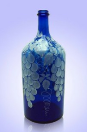 Бутыль 2,0 л d- 120, h- 300 мм из синего стекла (ручная роспись) рис. Виноград Белый